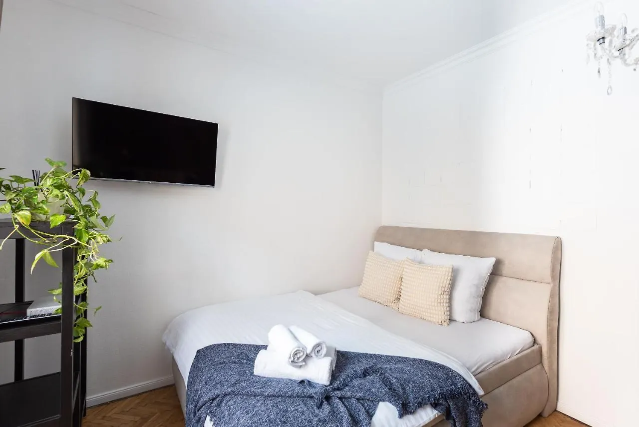 Crystal Apartment Prague 0*,
